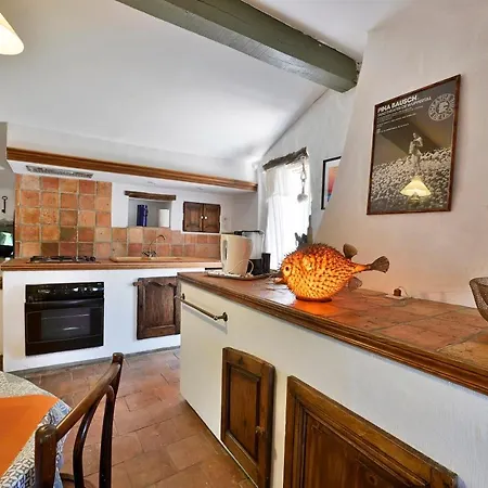 Pina - Avec Piscine Partagee